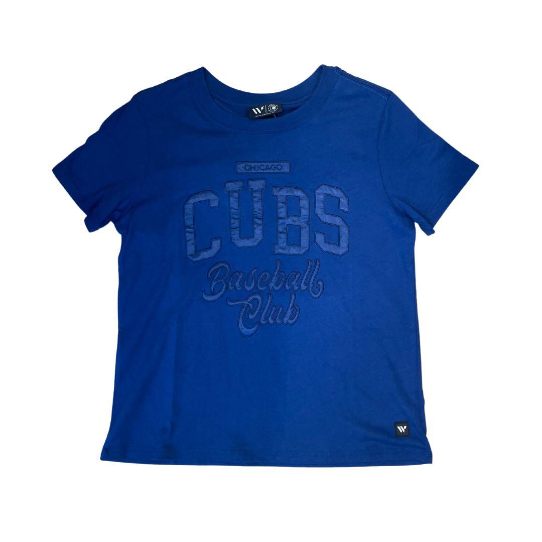 CHICAGO CUBS THE WILD COLLECTIVE WOMEN'S SATIN APPLIQUE BLUE TEE