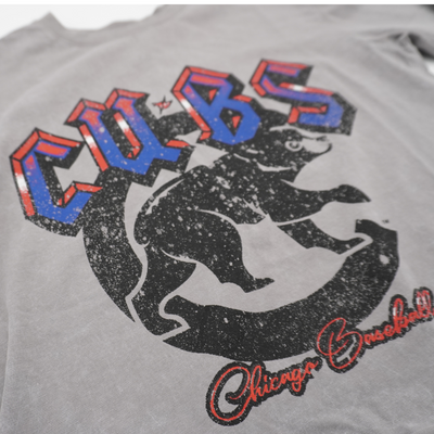 CHICAGO CUBS THE WILD COLLECTIVE WOMEN'S WALKING BEAR CONCERT TEE